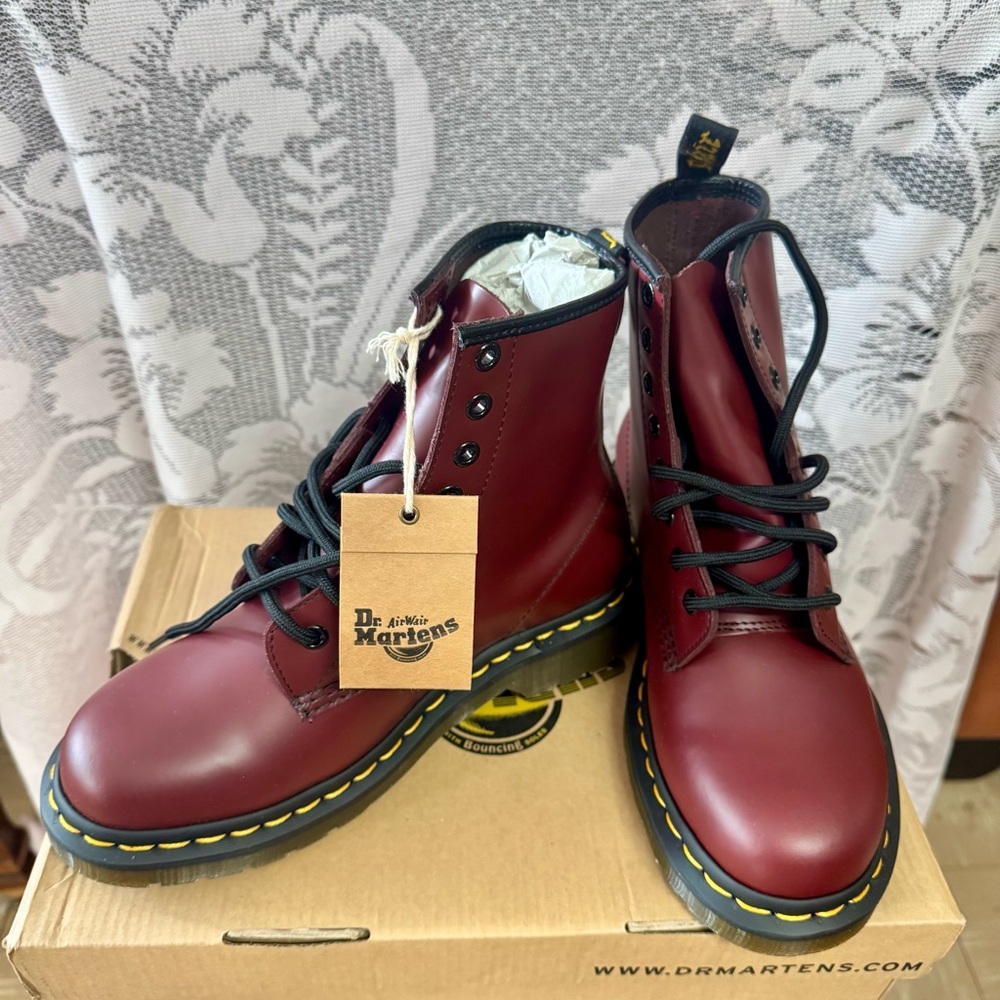 NIB Dr. Martens 1460 Cherry Red Leather Lace Up Boots Women Size 6 / Men Size 5